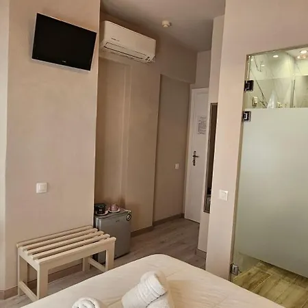 Diana Hotel *