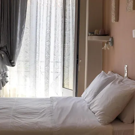 Diana Hotel *